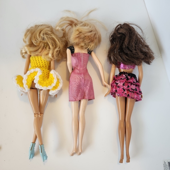 Lot Of Barbies Barbie Doll Clothes Shoes Blonde Brunette - Picture 8 of 8